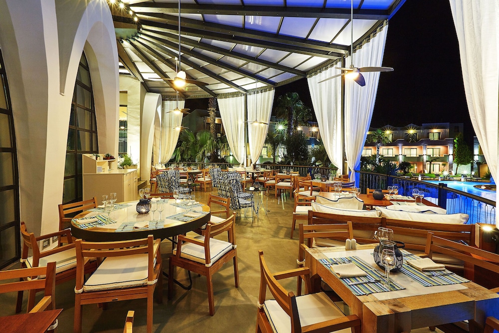 Ilio Mare Beach Hotel by GHH 51/75