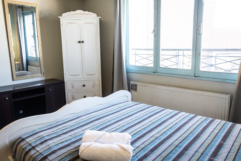 ROOM, DOUBLE BED, SHARED BATHROOM