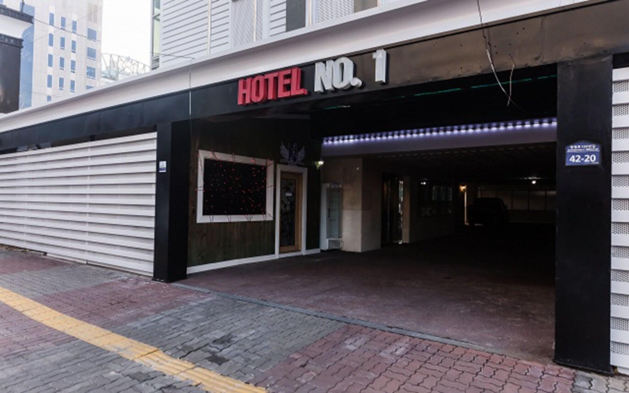 No 1 Hotel 43/44