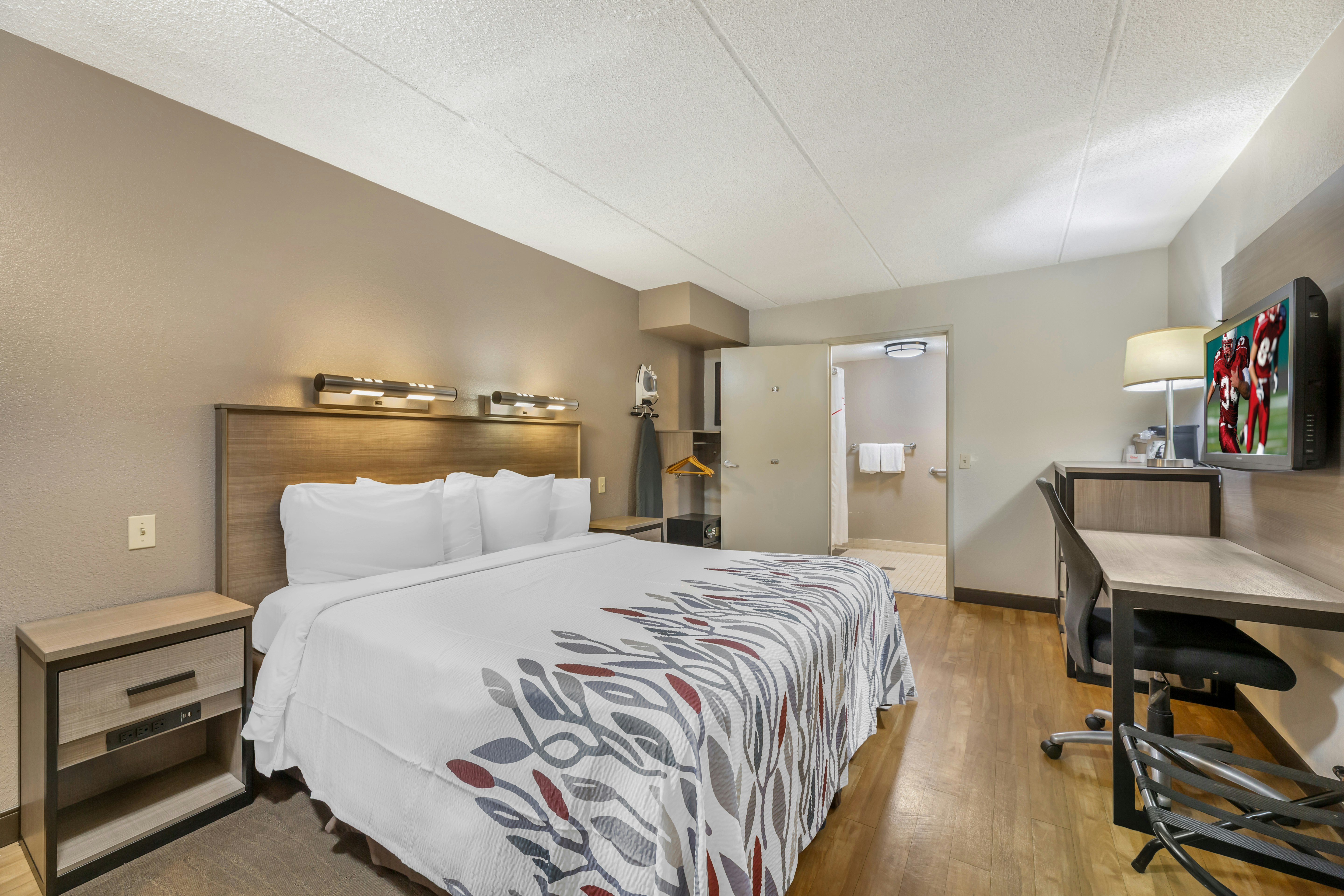 SUPERIOR, KING BED, ACCESSIBLE