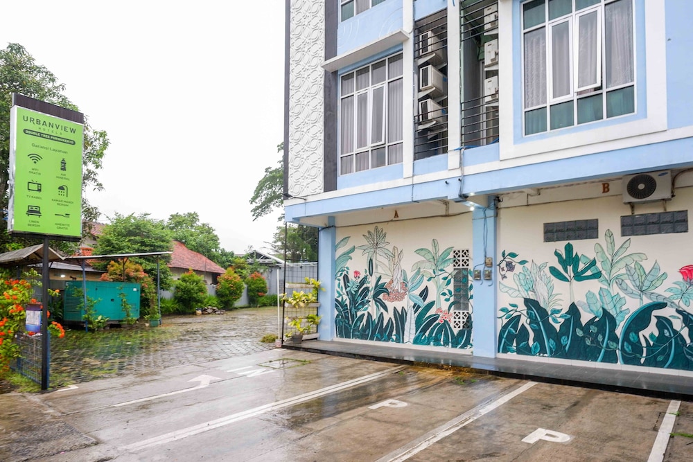 Urbanview Hotel Double Tree Purwokerto 23/25