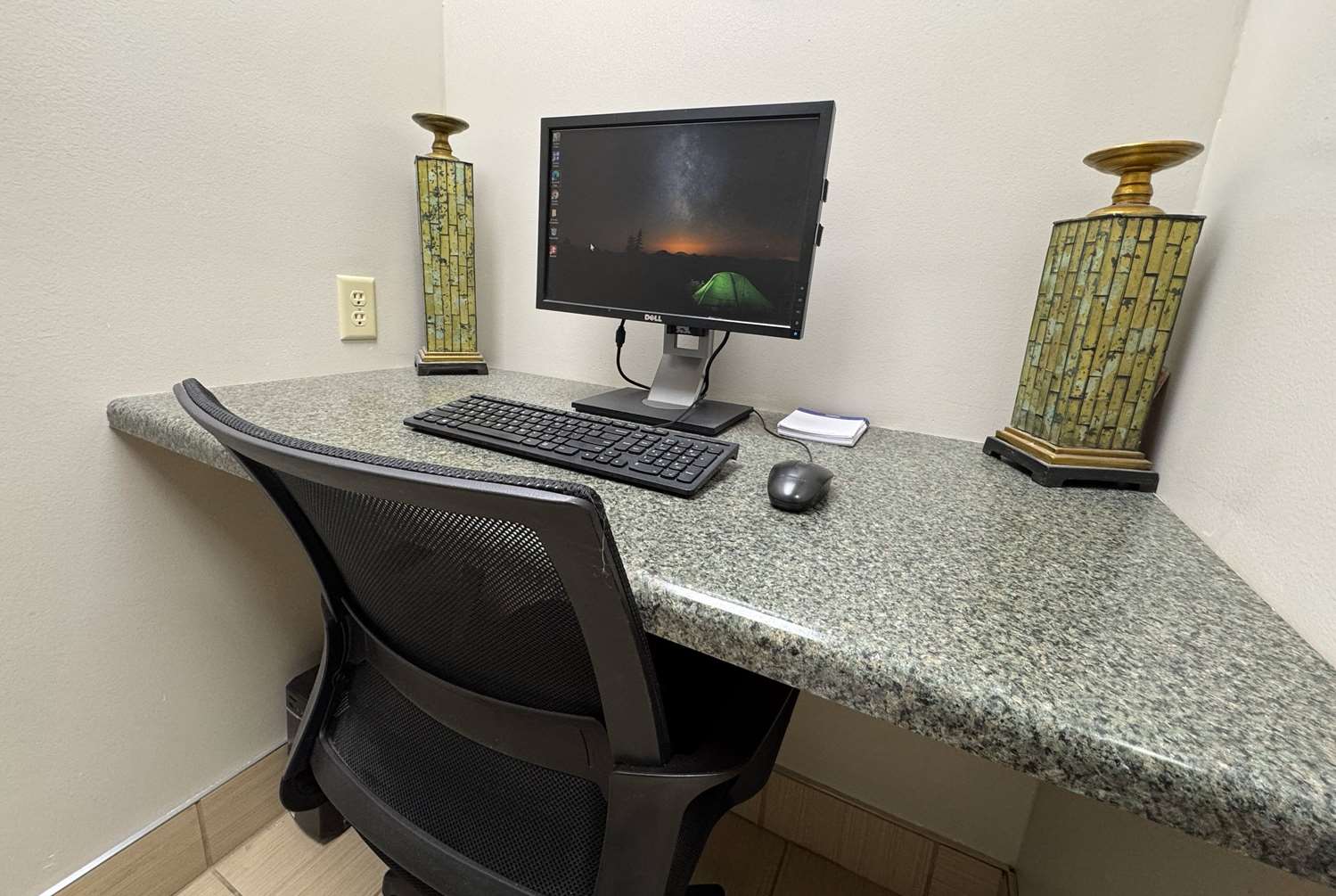 Days Inn & Suites By Wyndham Cedar Rapids 18/27