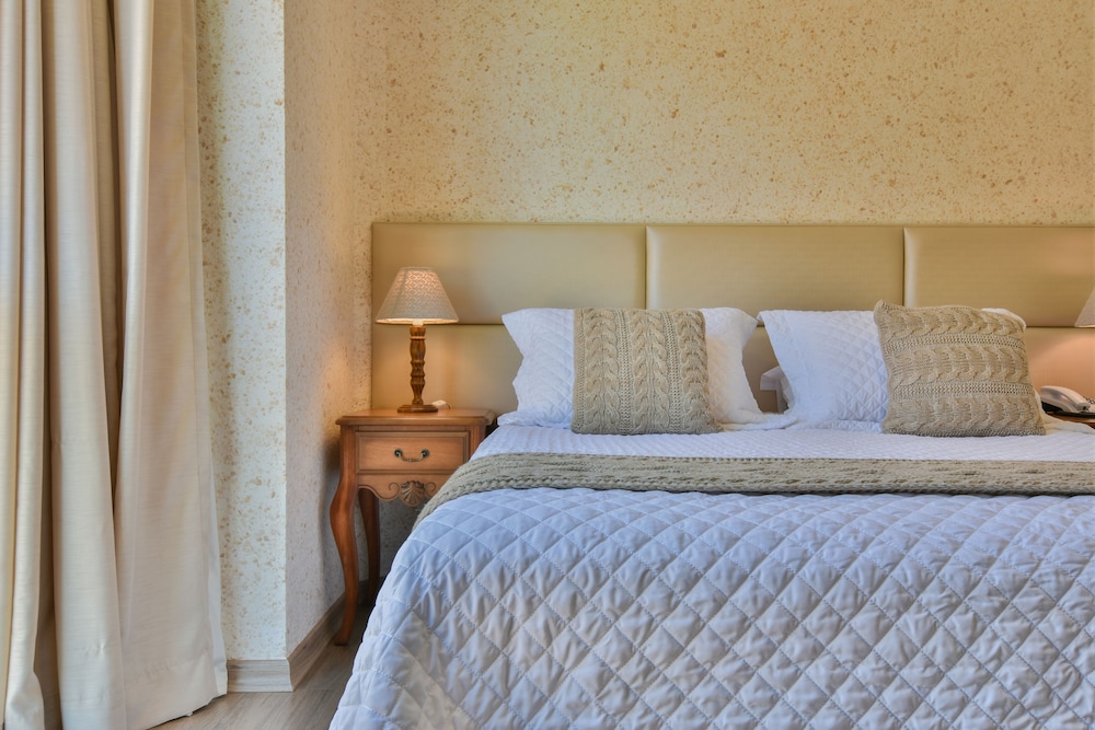 DELUXE, QUEEN BED
