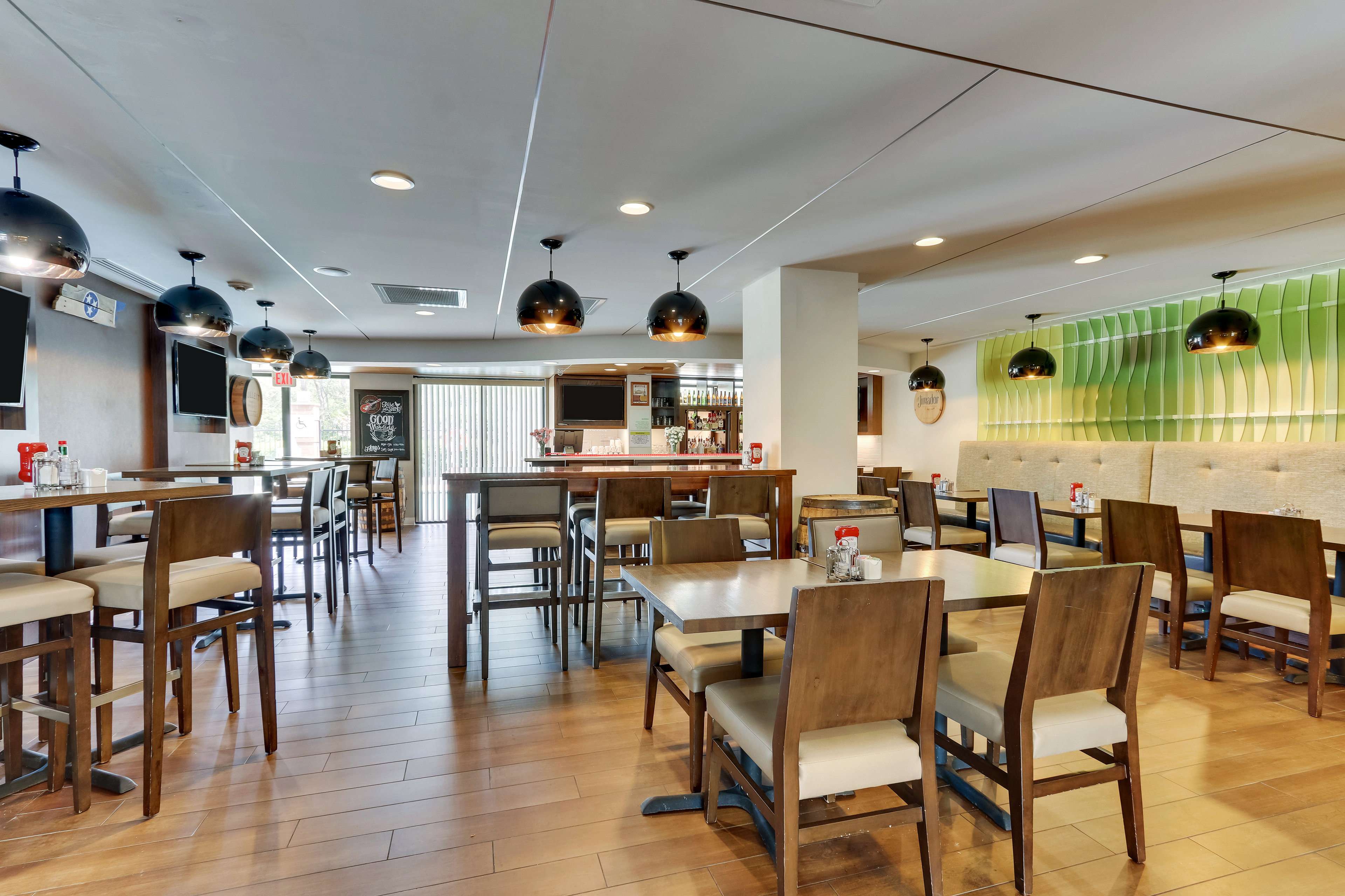 HOLIDAY INN FRANKLIN - COOL SPRINGS 37/64