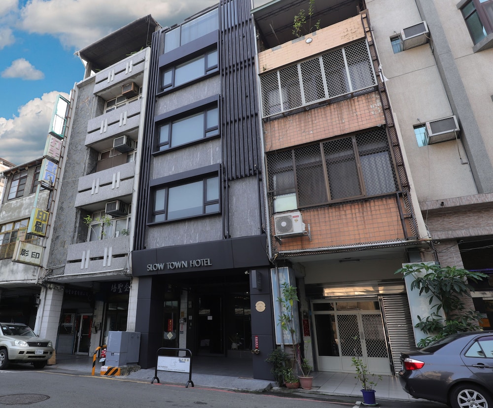 Slow Town Hotel 62/67