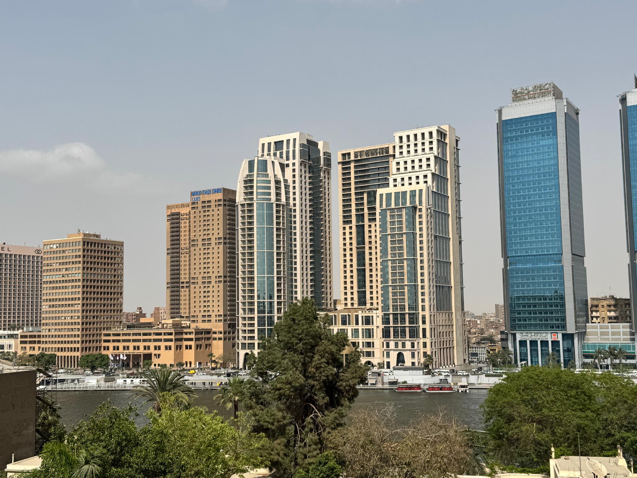 غرفة بسرير مزدوج أو سريرين منفصلين