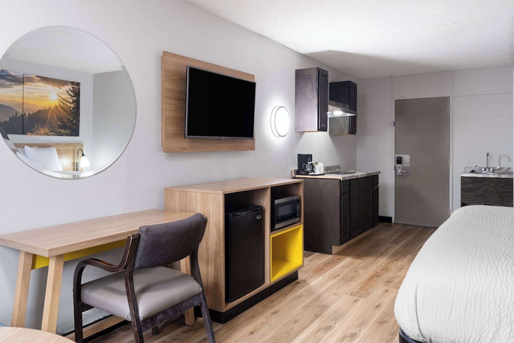 Days Inn by Wyndham Salisbury NC 10/21