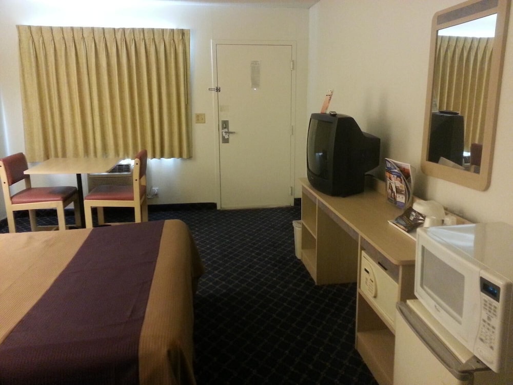 Americas Best Value Inn Lincoln 15/34