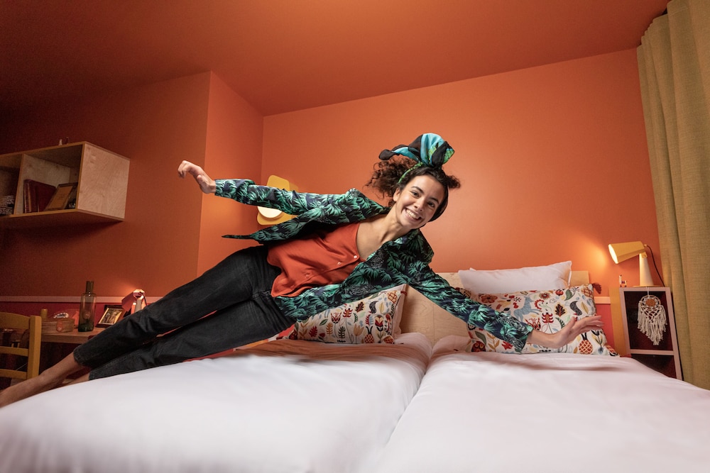 PAUL & PIA - Welcome Home Hotel 13/30