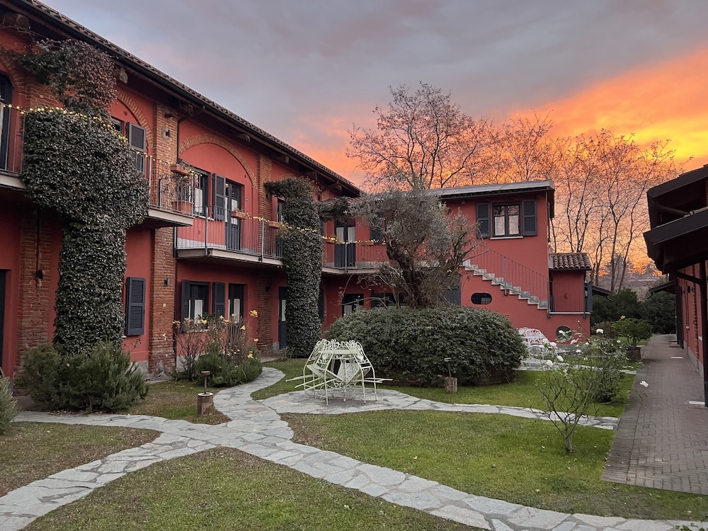 Le Serre Suites and Apartments 29/34