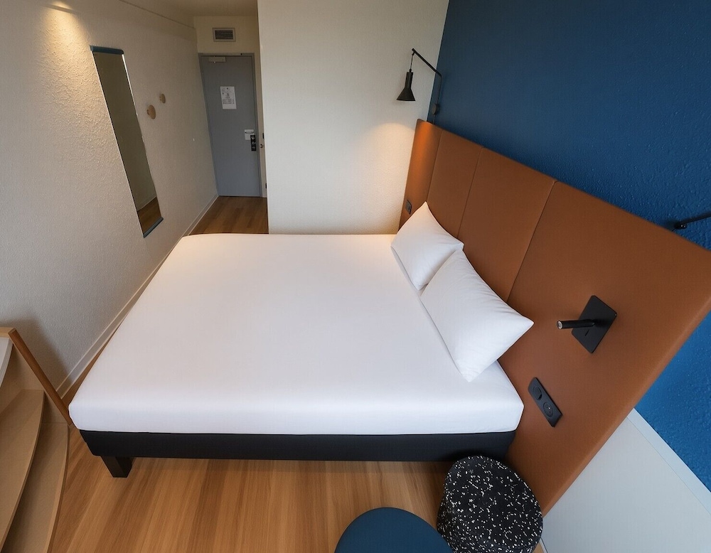 Ibis Lyon Est Bron 22/67