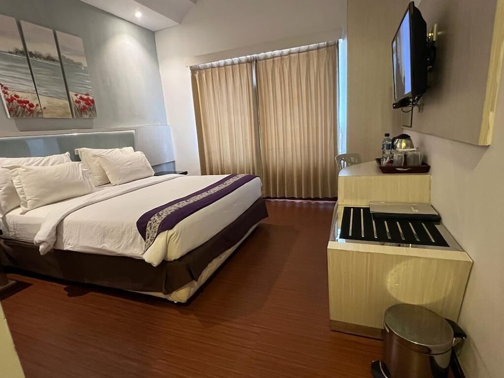 Grand, Deluxe, King Bed