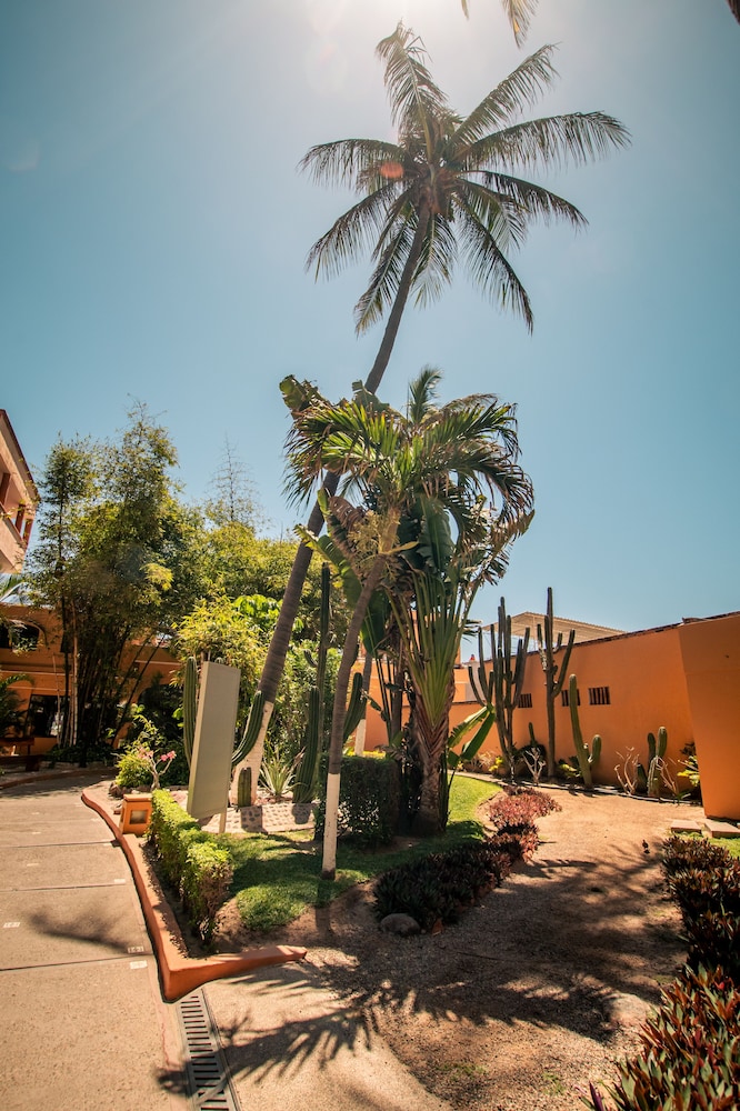Costa De Oro Beach Hotel 40/50