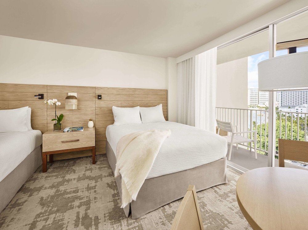 Alohilani Resort Waikiki Beach 15/67