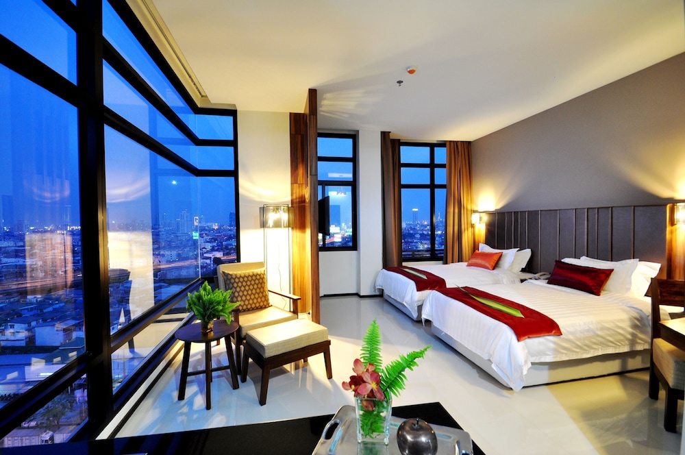 EXPRESS, SUITE, CITY VIEW