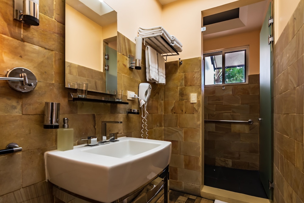 Gaia Hotel and Reserve 32/37