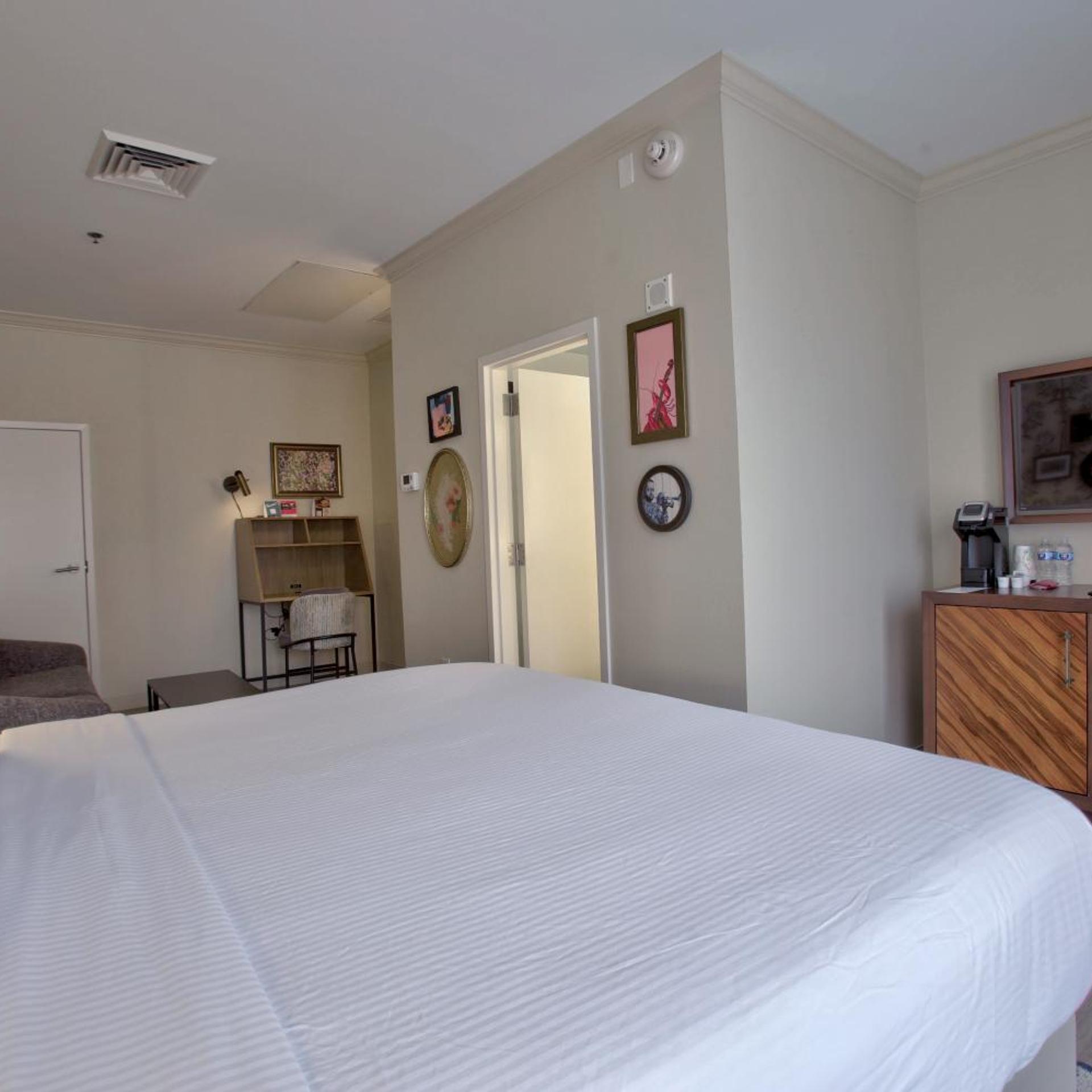 Deluxe, King Bed, Accessible