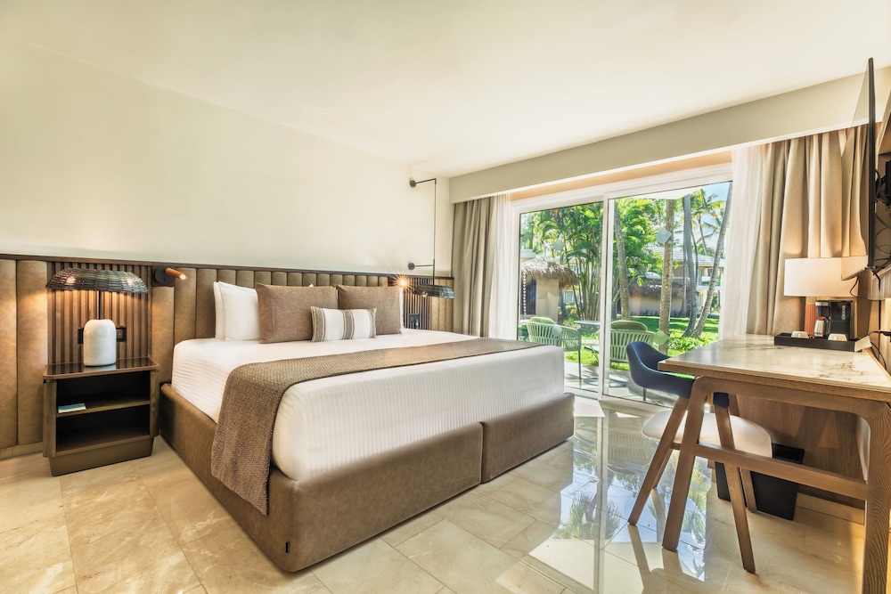 Master, Suite, Single, King Bed, Sofa, Private Pool