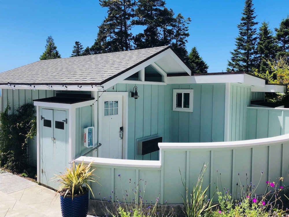 Seafoam Lodge 2/67