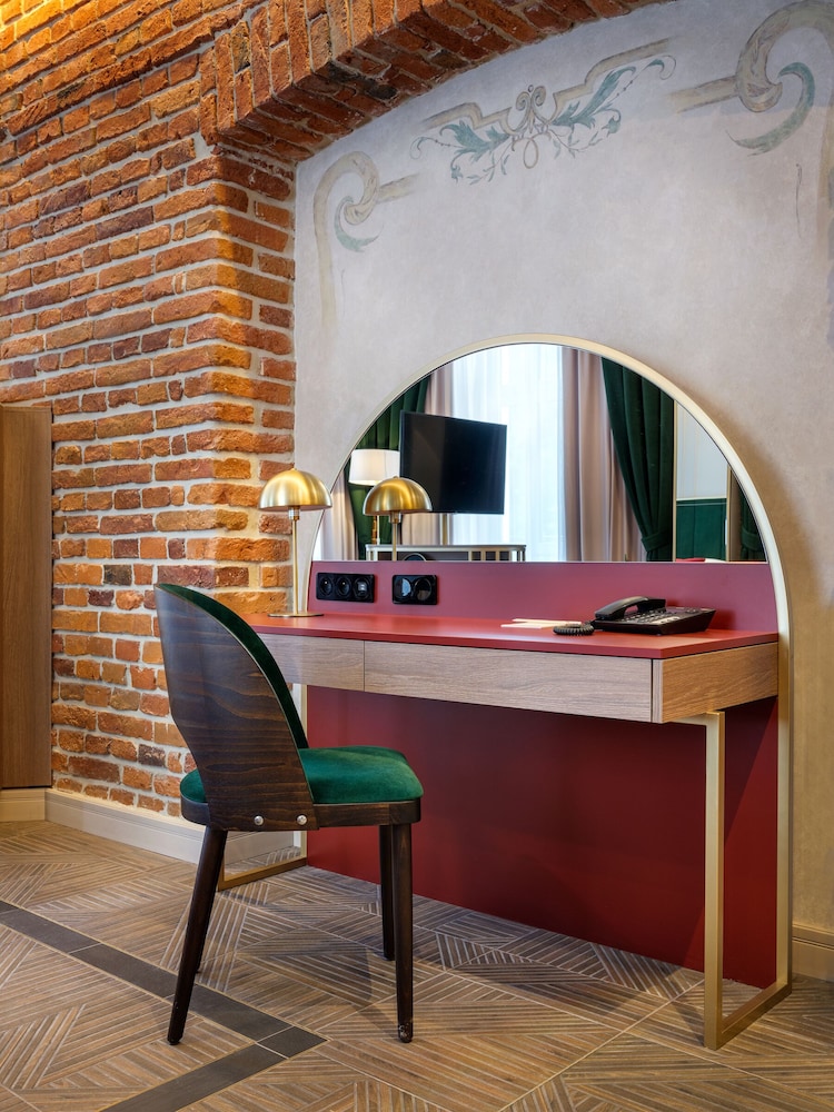 Hotel Golden Queen 5/50