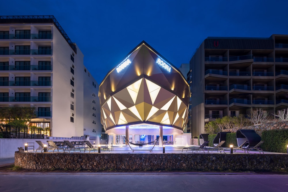 Rodina Beach Hotel 5/74