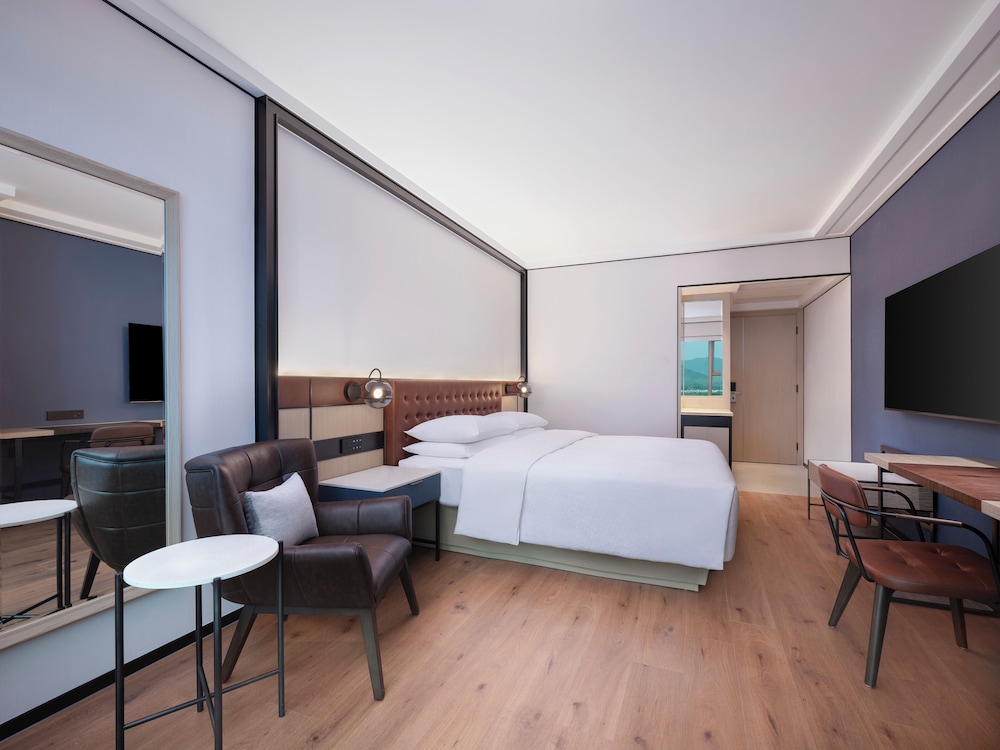 غرفة بريميوم بسرير كوين، Four Points By Sheraton 6/10