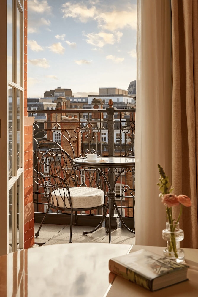 CLARIDGES HOTEL 49/73