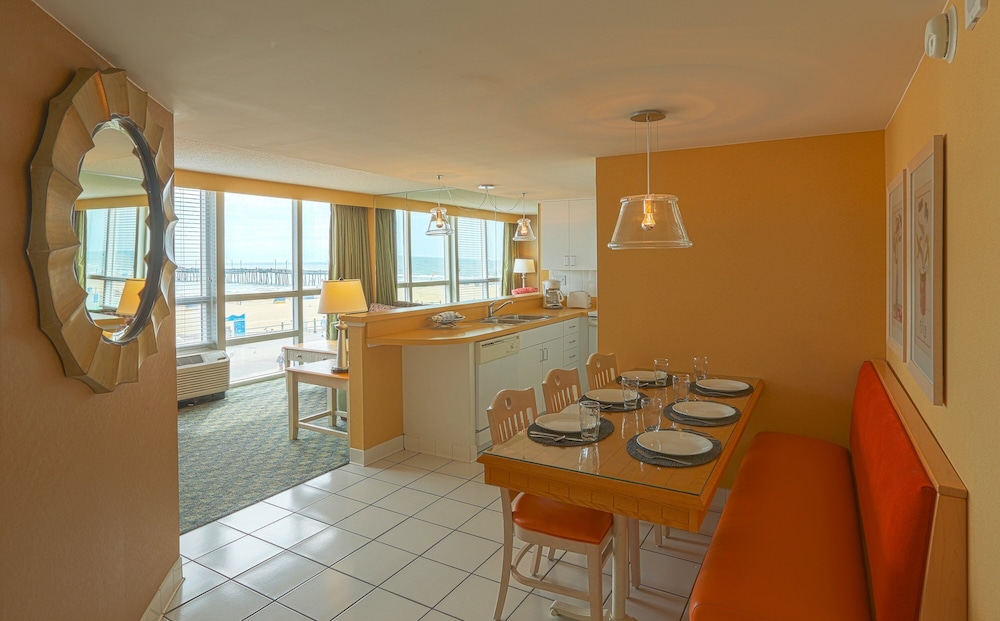 Boardwalk Resort And Villas 49/57