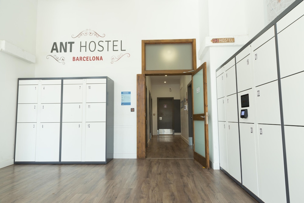 Ant Hostel Barcelona 7/66