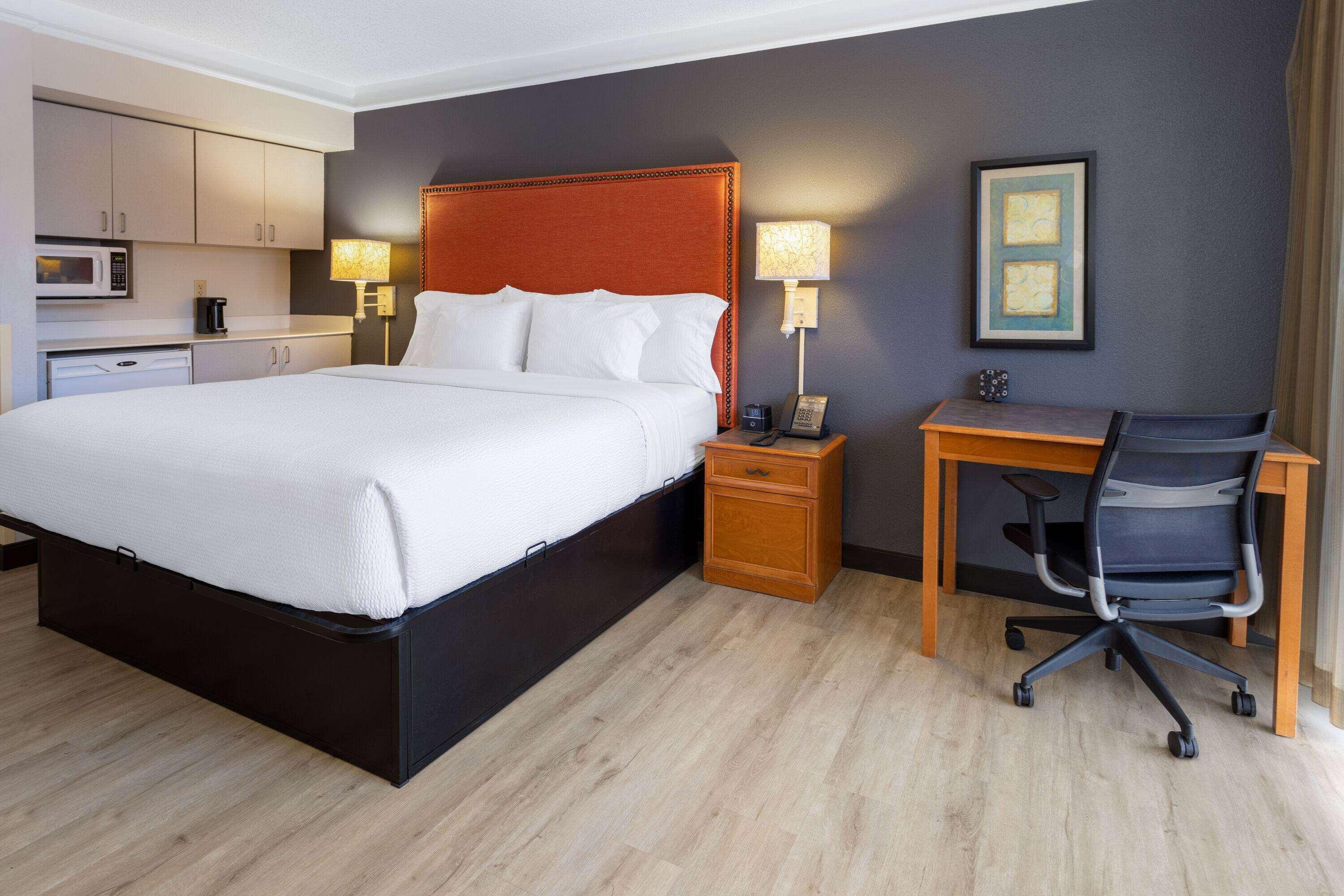 Deluxe, King Bed