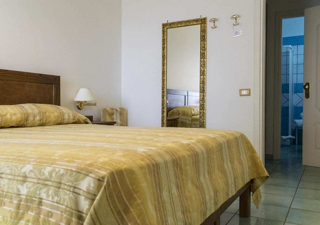 Room, Single, Double Bed
