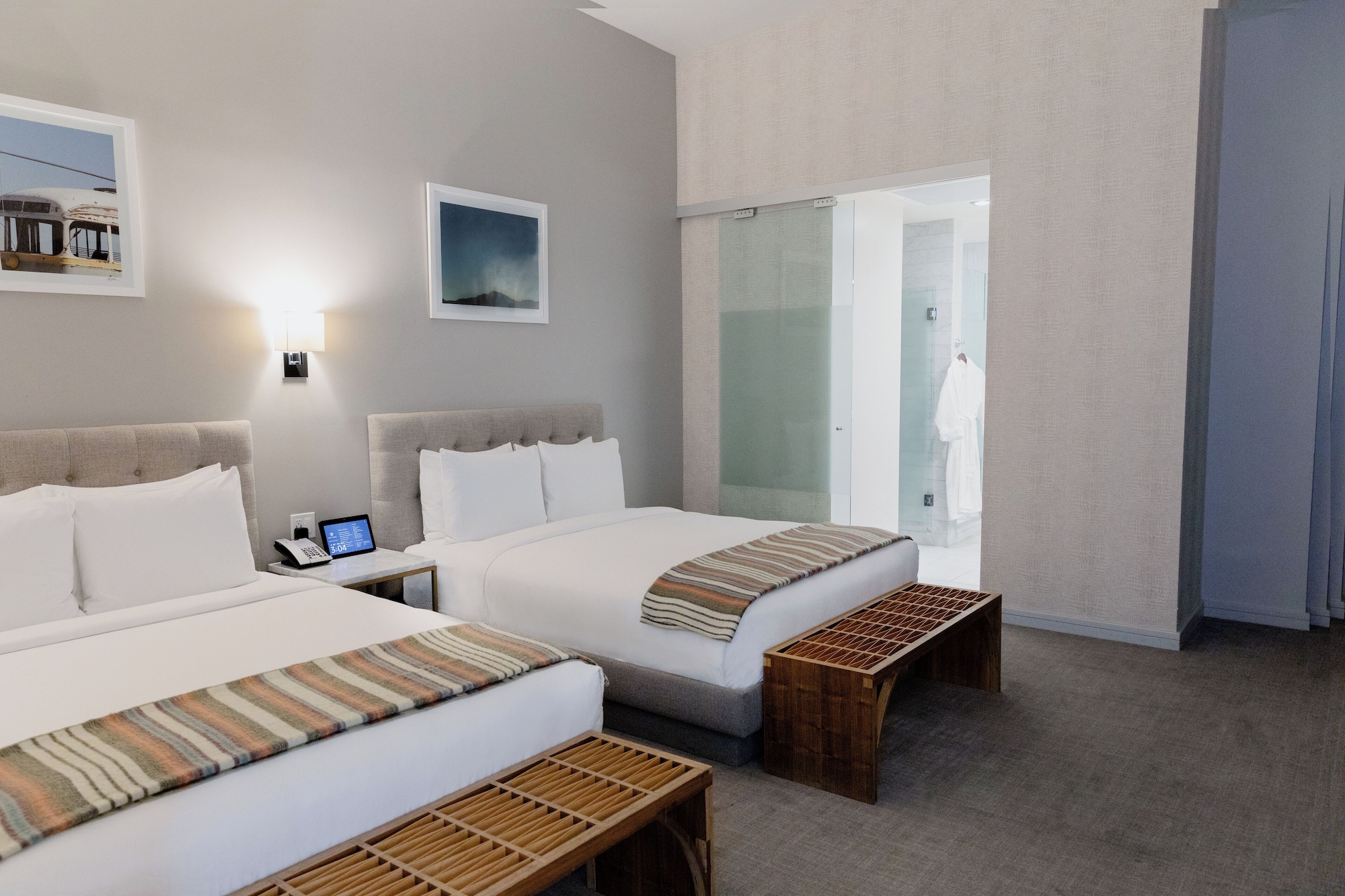 DELUXE, 2 QUEEN BEDS
