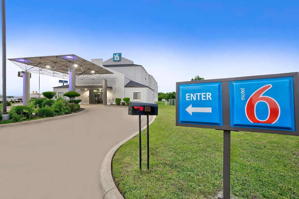 Motel6 Denison, TX 47/56