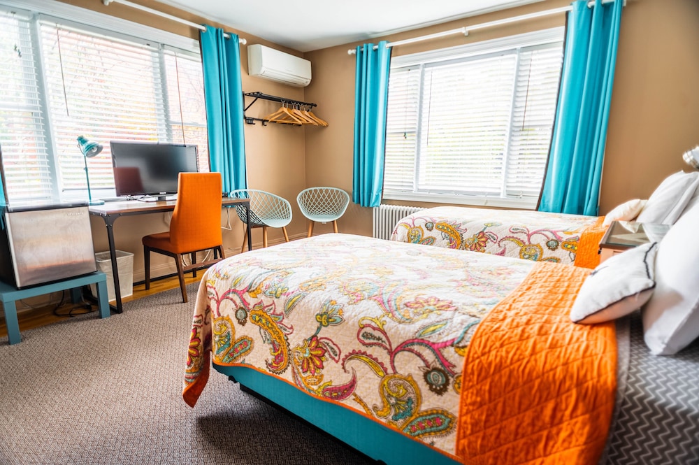 Room, Twin Beds