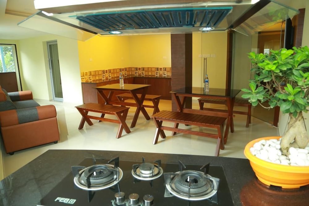 Hotel Brahmaputhra 31/33