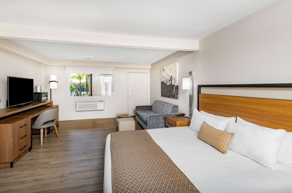 Wyndham Garden San Diego near SeaWorld 25/65