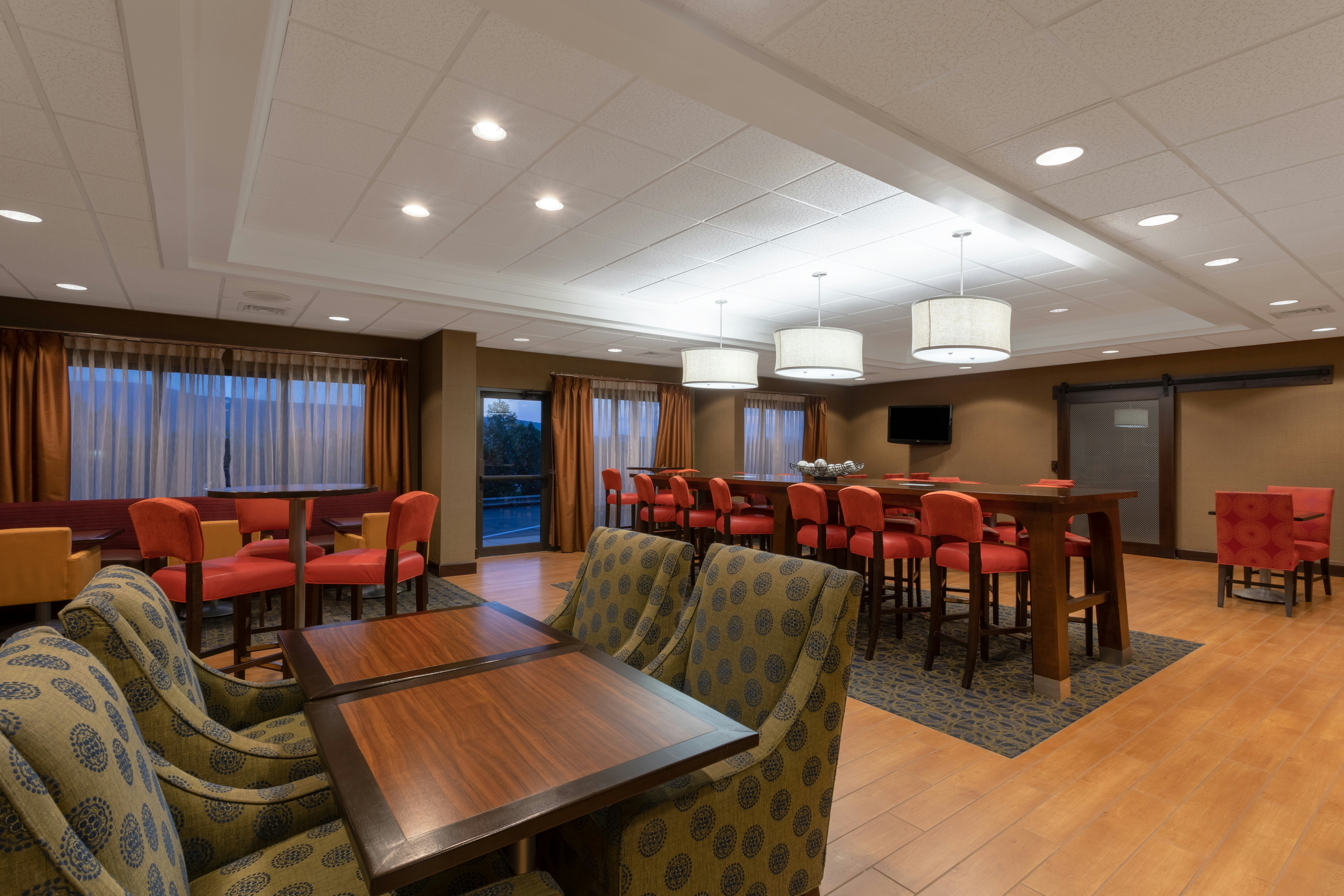 HAMPTON INN BEDFORD 38/52