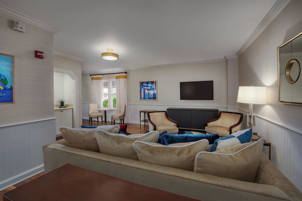 Disneys Yacht Club Resort 27/50