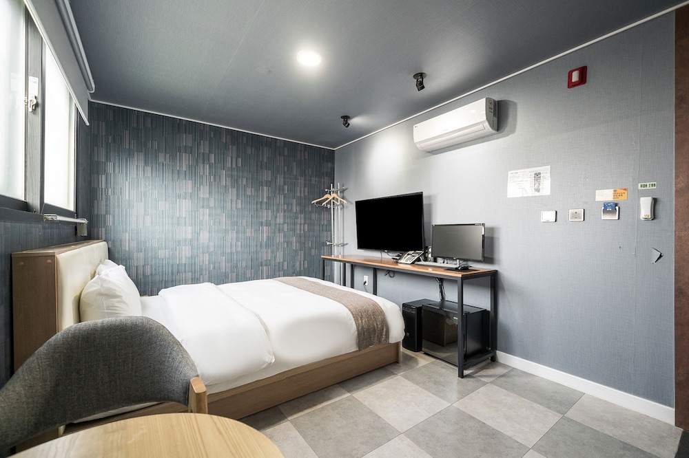 Malu Hotel 26/72