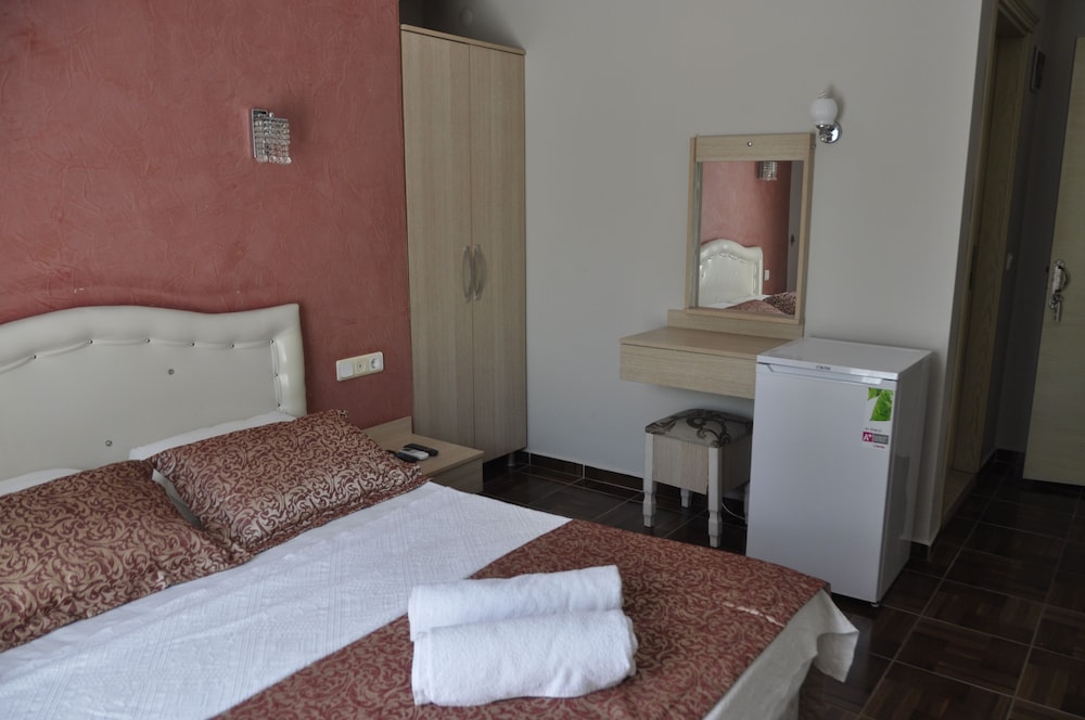 Marsyas Hotel 43/44