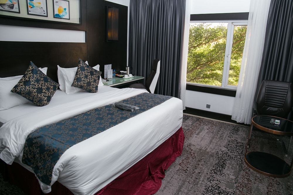 Green Point Hotel 7/50