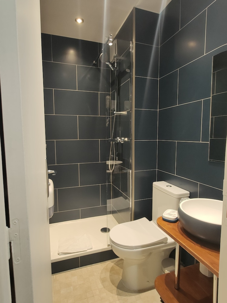 HOTEL MODERN EST 33/37
