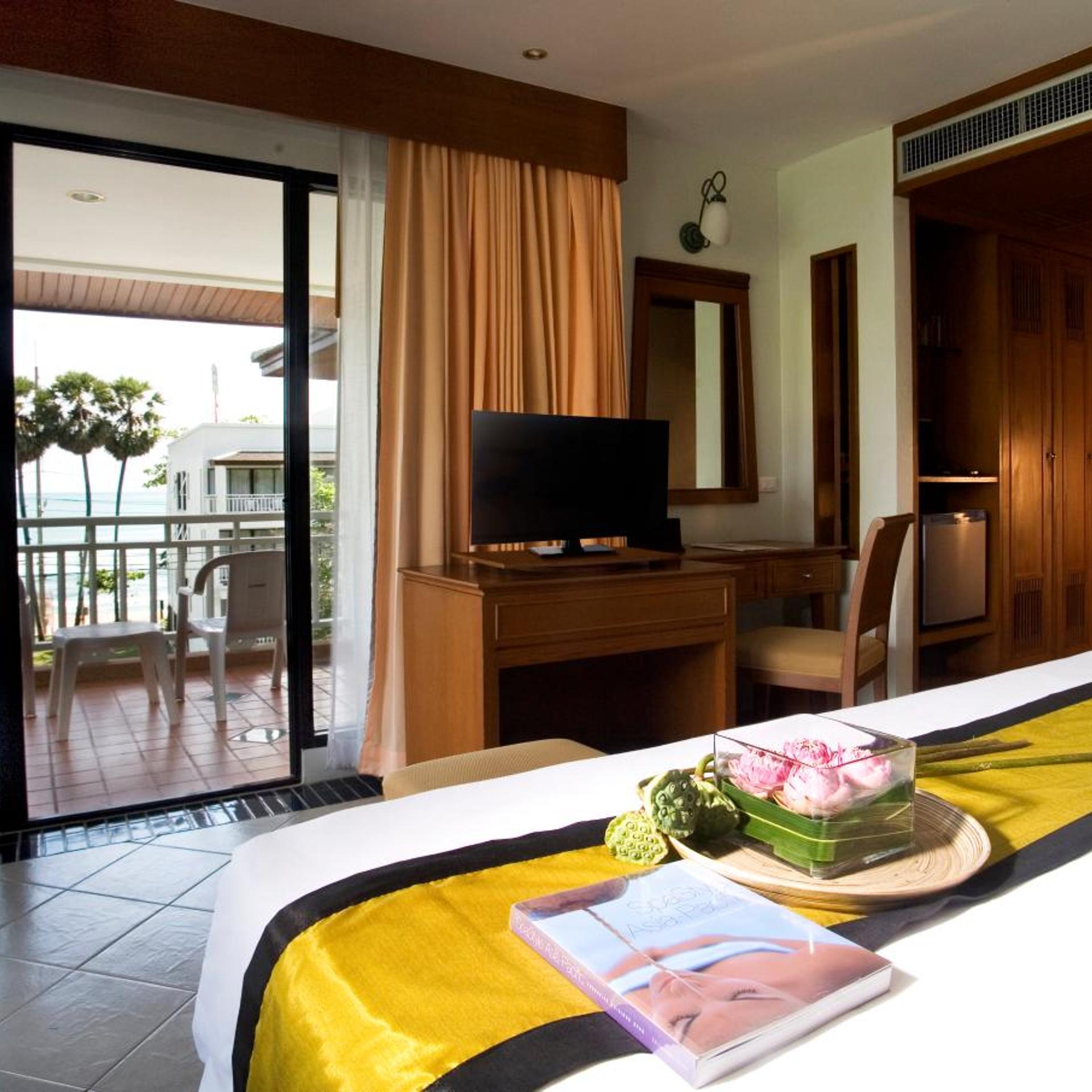 DELUXE, DOUBLE OR TWIN BED, SEA VIEW