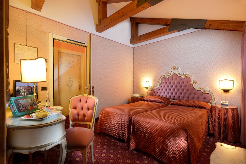 Rialto Hotel 43/66