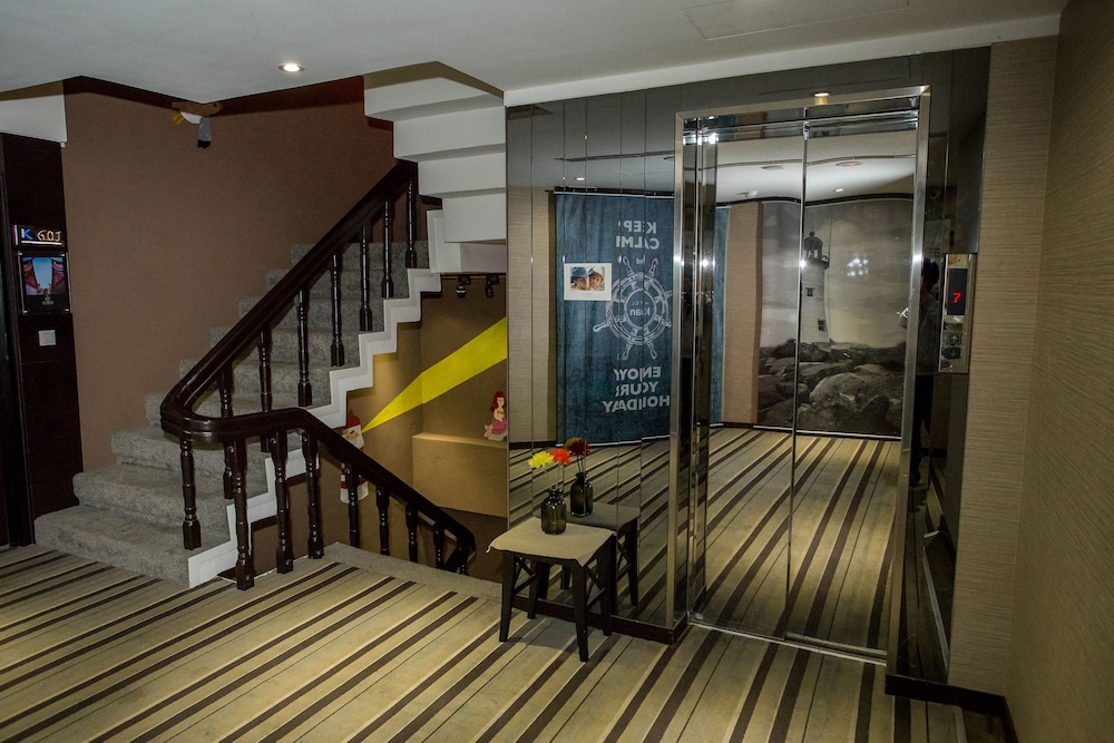 Khan Hotel 11/50