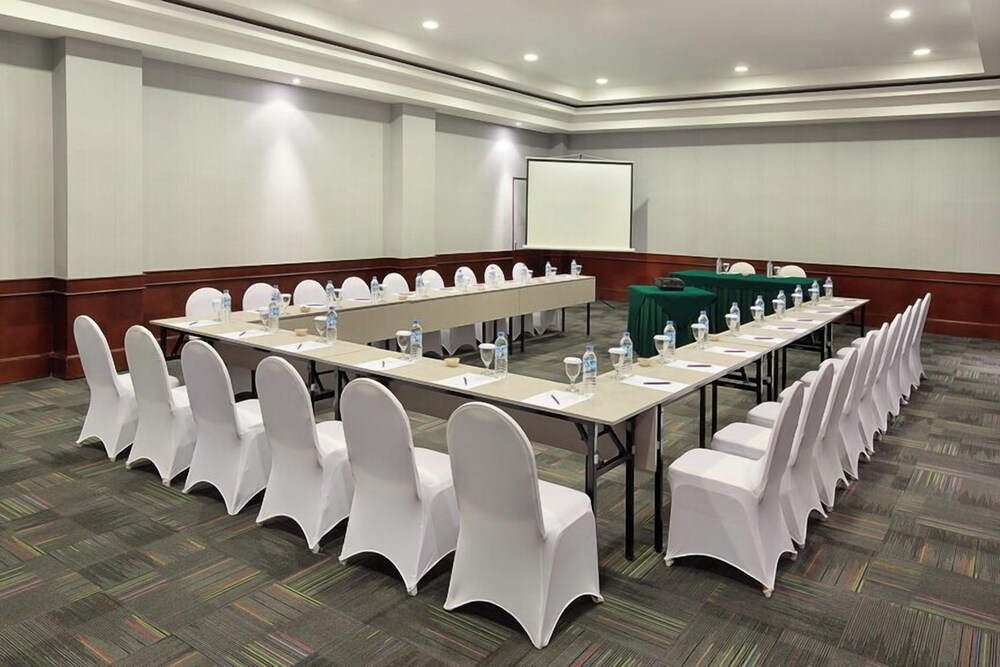 Mercure Manado Tateli Resort And Convention 30/50