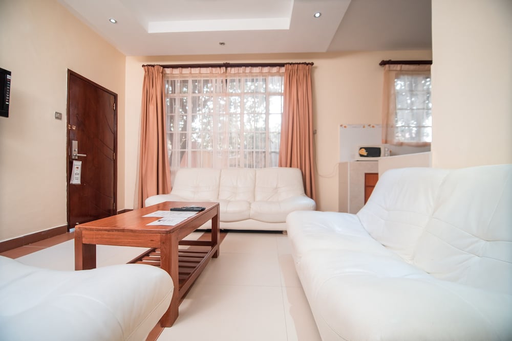 Falcon Heights Hotel 23/60