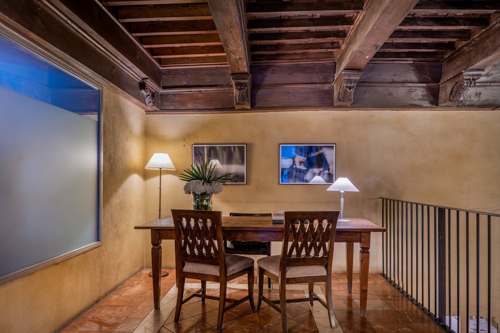 Hotel Palacio de Santa Paula Autograph Collection 34/42