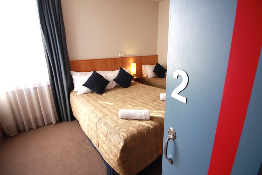 Central Hotel 13/55