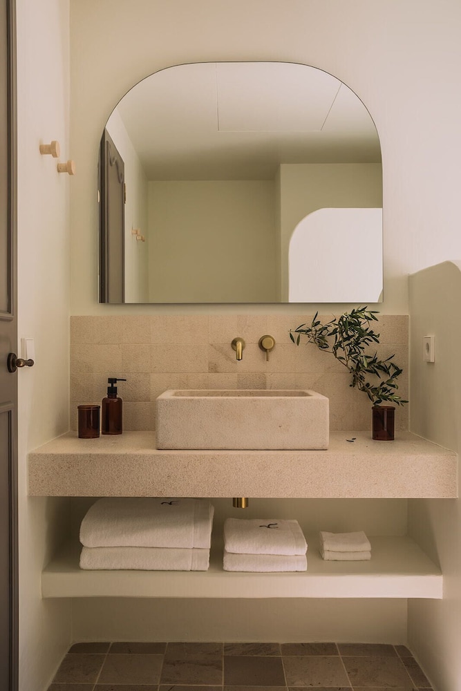 DELUXE, DOUBLE OR TWIN BED, TERRACE